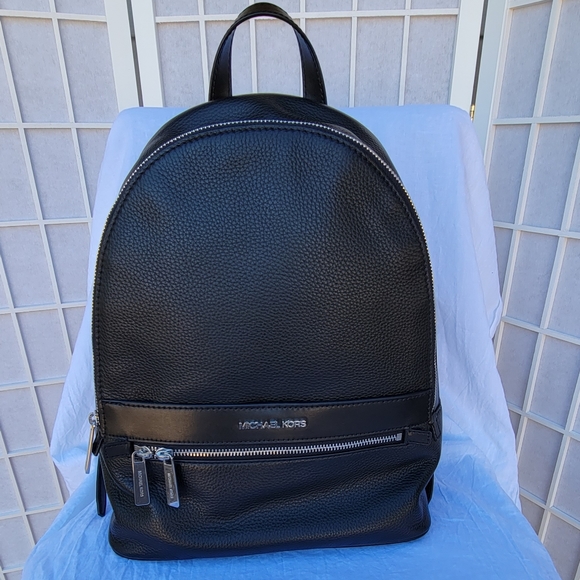 Michael Kors Handbags - 🛍NWT~MICHAEL KORS Backpack